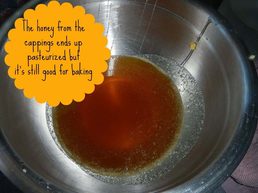 How to process raw honey with a honey extractor - www.homesteadlady.com